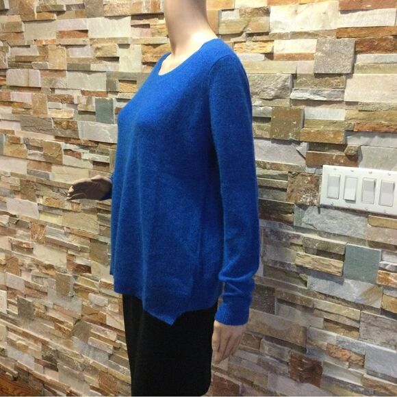 WHITE +WARREN Cashmere Sweater - Picture 2 of 11